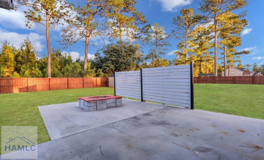 Fire pit with Privacy wall