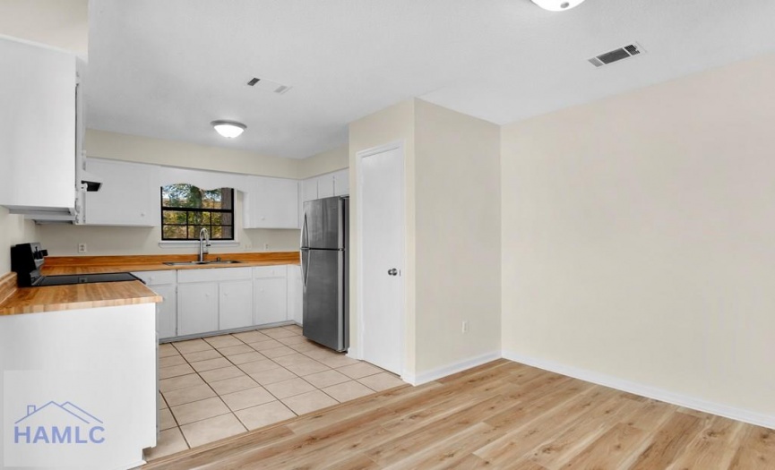 Kitchen/Dining area